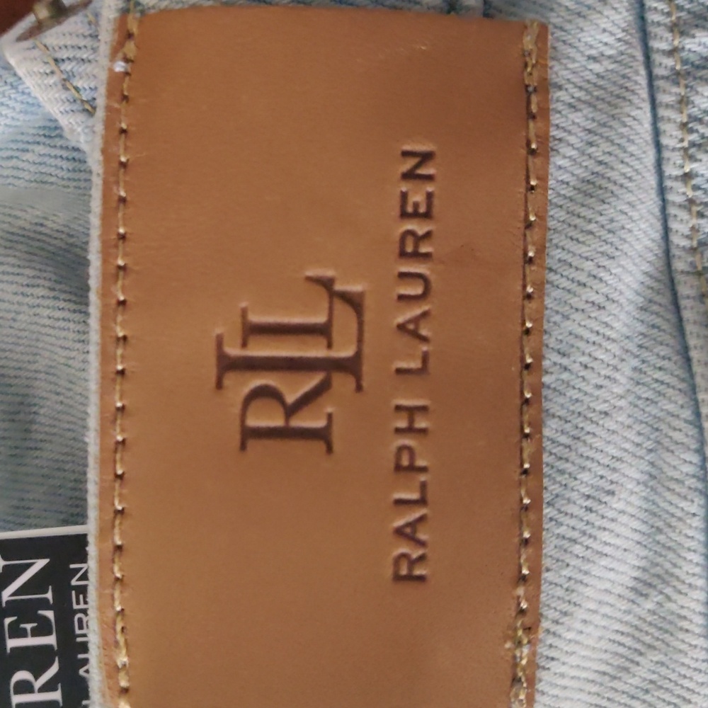 Lauren Ralph Lauren Women's Medium-Wash Denim Shorts with Frayed Hem. Size 22 W - Picture 8 of 15